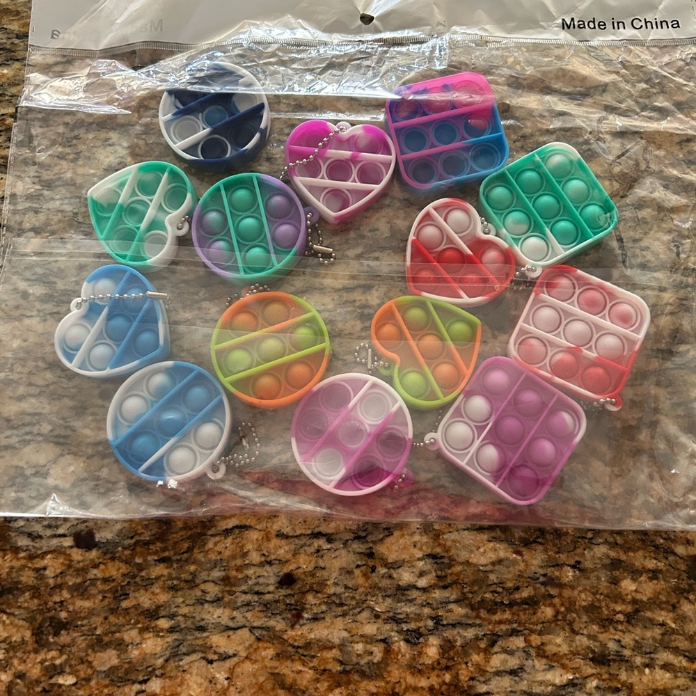 14 differents shapes of pop up keychain beautiful with different colors